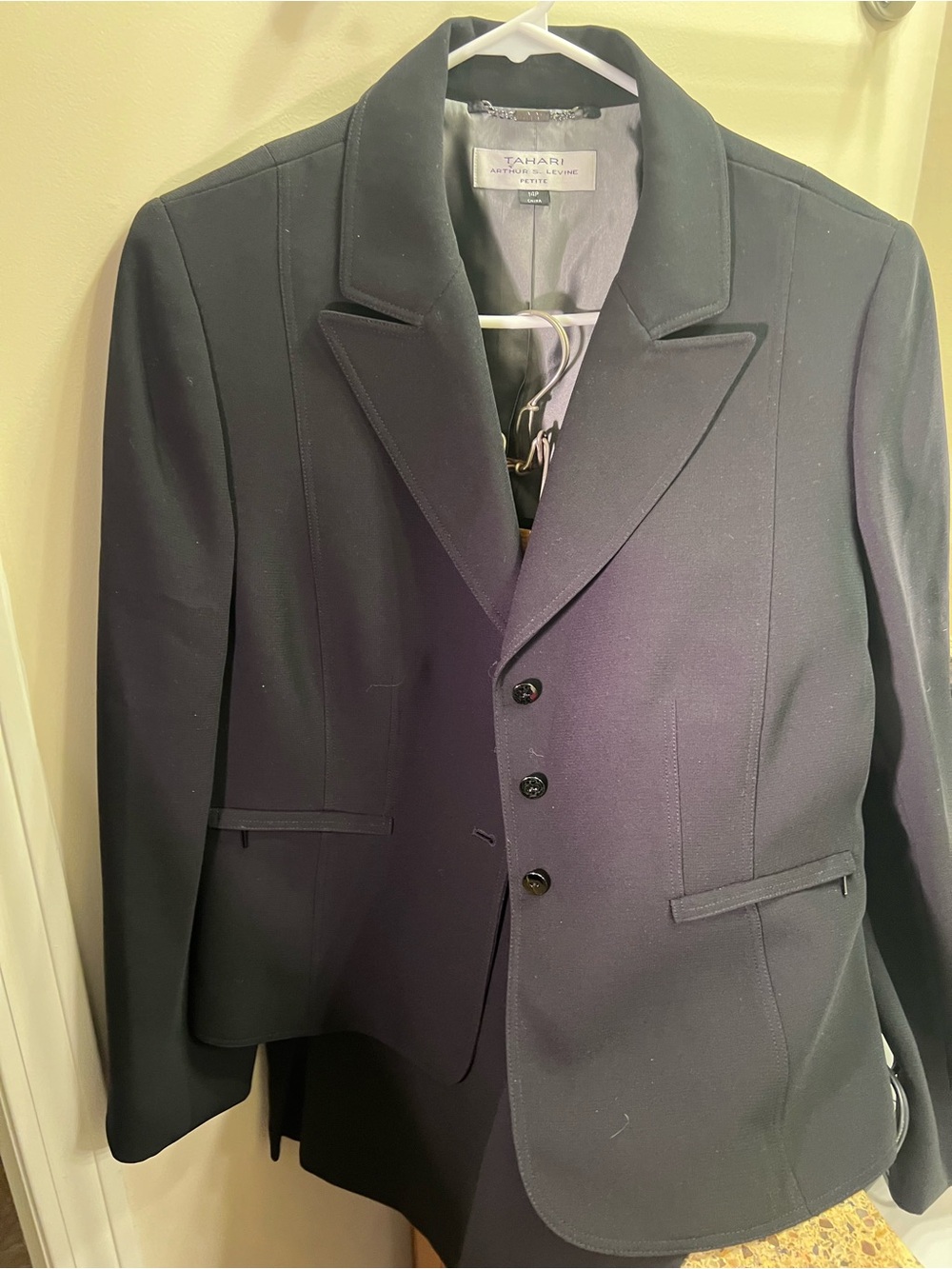 Tahari Black Women’s 2 Piece Suit Size 14P Tailored Blazer & Skirt, Like New - Picture 13 of 13
